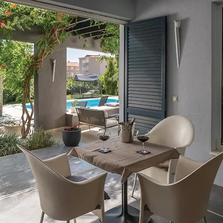 3 Bedroom Gorgeous In Holiday home