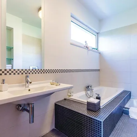3 Bedroom Gorgeous In Holiday home *